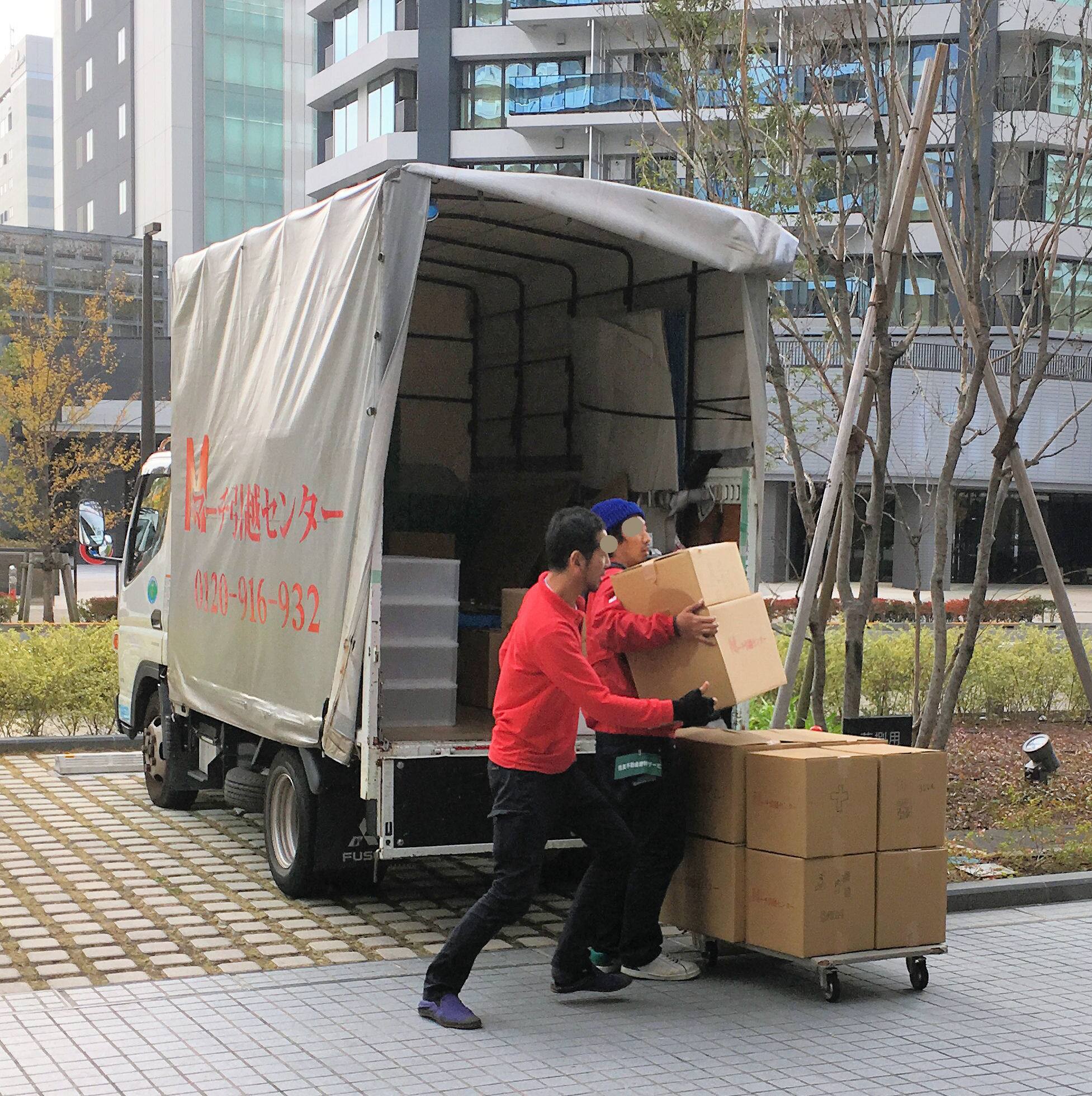 �}�[�`���z�Z���^�[�̈��z���g���b�N�y�M�ҎB�e�z