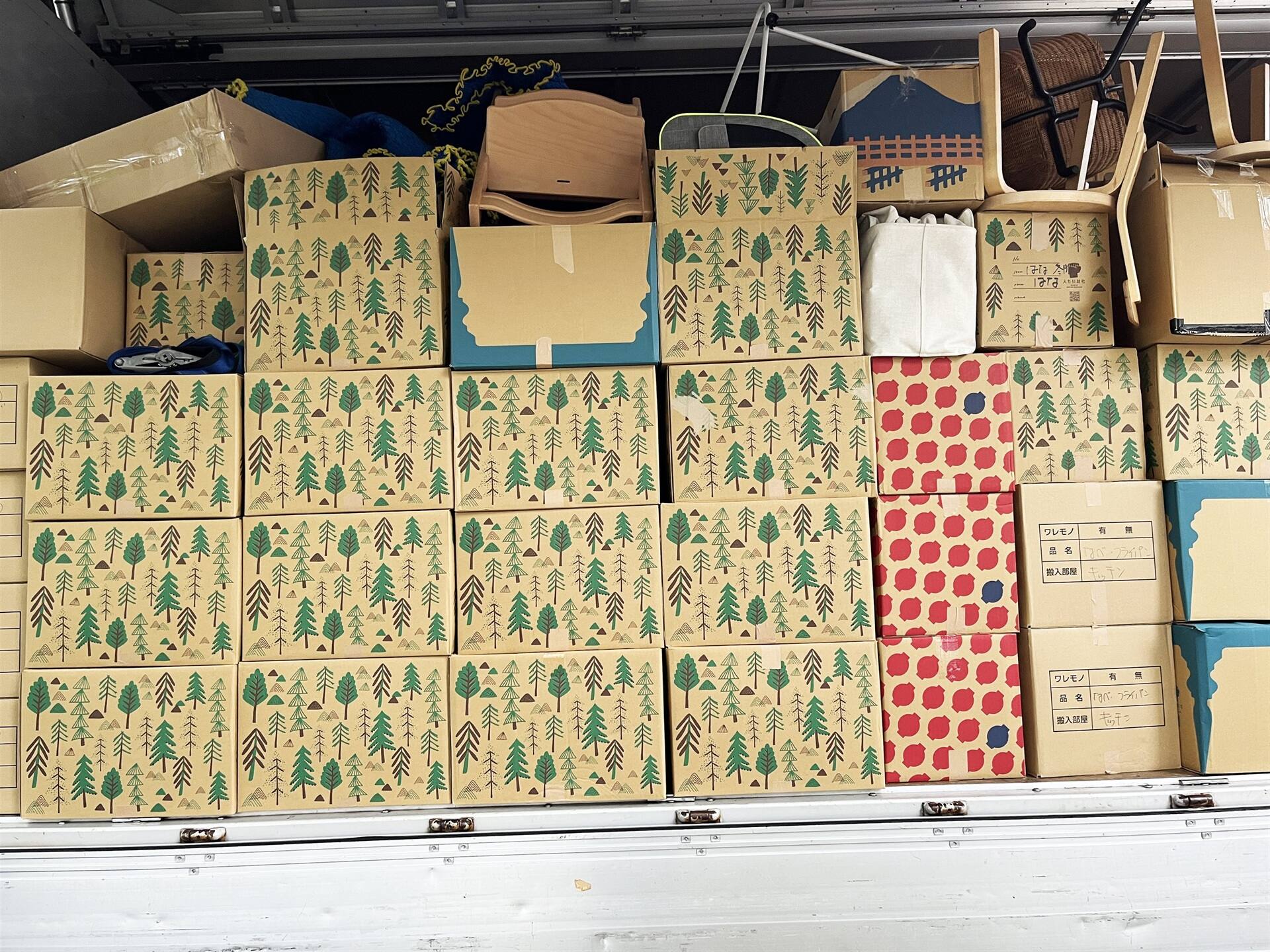 人力引越社の荷物が満載の風景【元店長シバ撮影】
