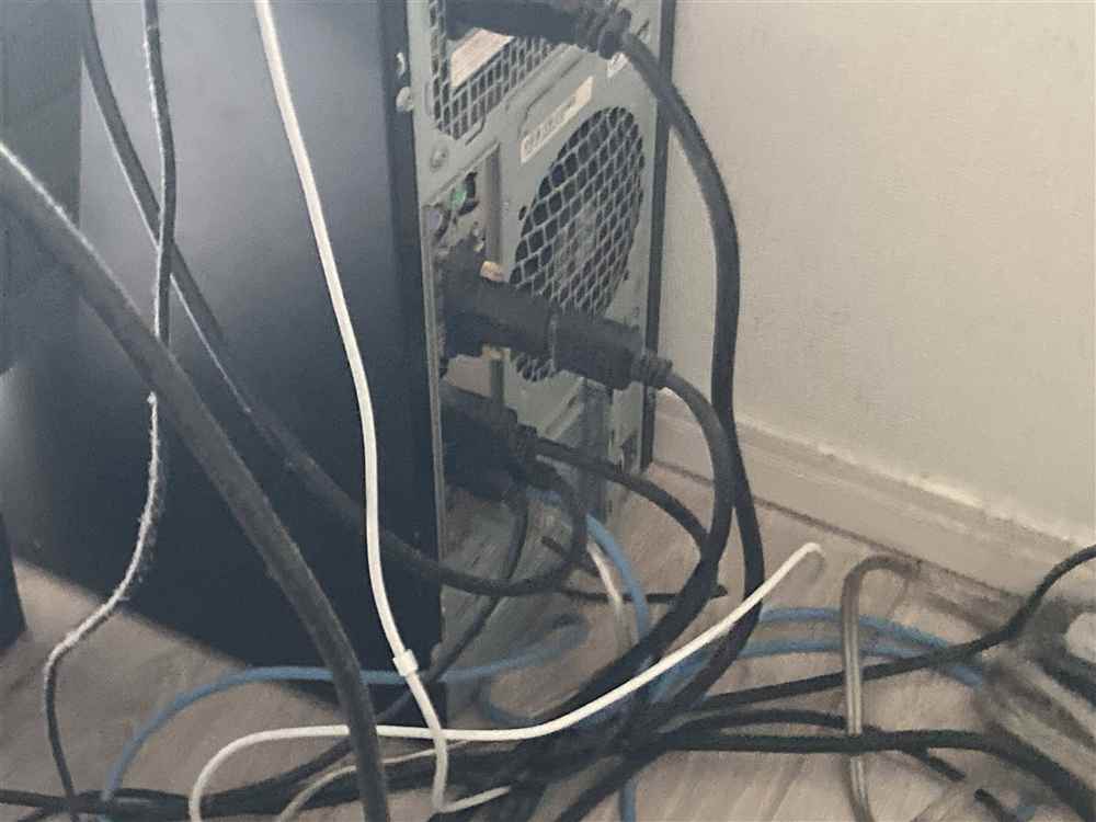 家電の配線【筆者撮影】